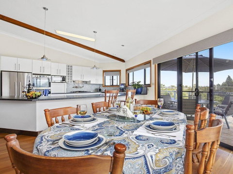 SunRay On Orama - Spacious With Great Views - New South Wales Tourism  3