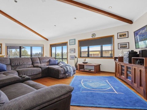 SunRay On Orama - Spacious With Great Views - New South Wales Tourism  2