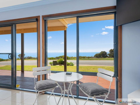 Sunset Cove Beach House - New South Wales Tourism  3