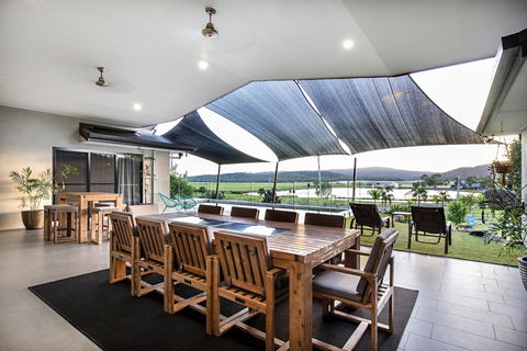 Sunset Retreat Airlie Beach Rural Getaway - New South Wales Tourism  3
