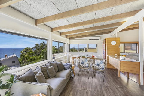 Sunshine Beach Shack - New South Wales Tourism  1