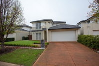 Superb Luxe 5BR housePoint Cook near lake
