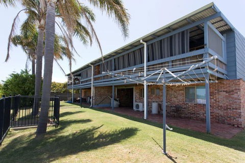 Surf And Sunsets, Beach Holiday Home Mandurah - New South Wales Tourism  1