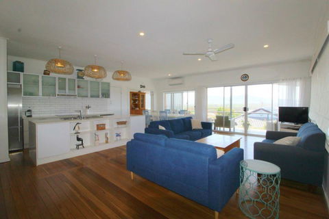 Surf Break & Ocean Break - New South Wales Tourism  1