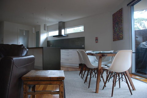 SURF Side SECRET INVERLOCH - New South Wales Tourism  2