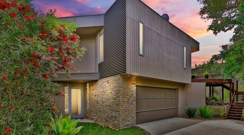 SURF Side SECRET INVERLOCH - New South Wales Tourism  0