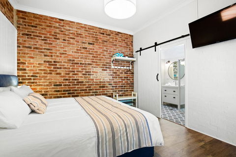 Surfaris Retreat - New South Wales Tourism  1