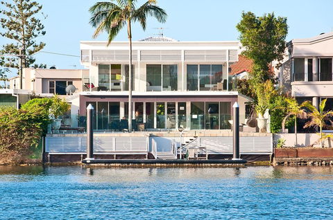 Surfers Paradise Escape - Waterfront House - New South Wales Tourism  0