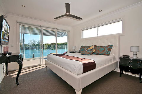 Surfers Paradise Escape - Waterfront House - New South Wales Tourism  3