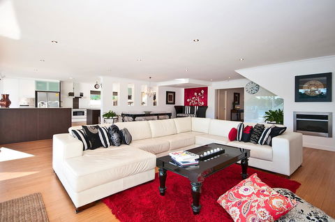 Surfers Paradise Escape - Waterfront House - New South Wales Tourism  1