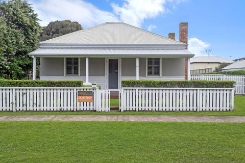 Surfs Up - Fresh And Modern East Beach Home - New South Wales Tourism  0