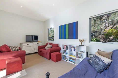 Surfs Up - Fresh And Modern East Beach Home - New South Wales Tourism  3