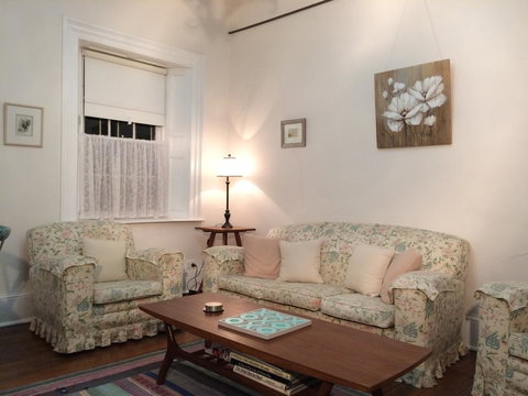 Surgeon's Cottage - New South Wales Tourism  1