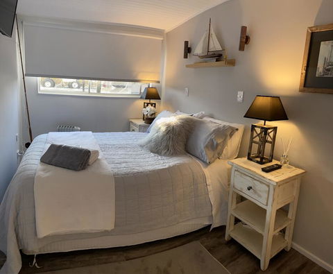 Swamp Fox Luxury 2BR Dutch Barge - New South Wales Tourism  1