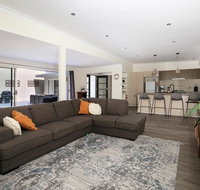 Swanway - Pet Friendly - 10 Min Walk to Beach - New South Wales Tourism 