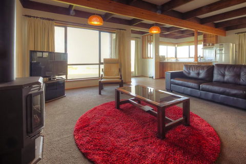 Swimmers Rest - Uninterrupted Panoramic Ocean Views - 1 Bedroom - New South Wales Tourism  2