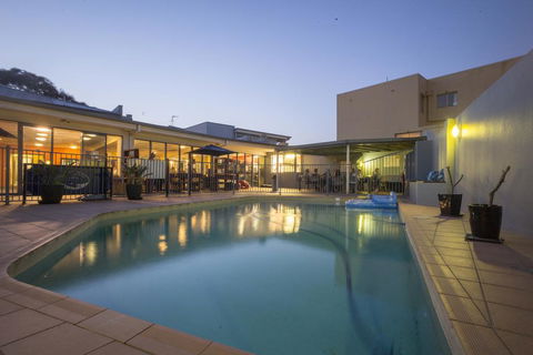 Sydney Beachouse YHA - New South Wales Tourism  0