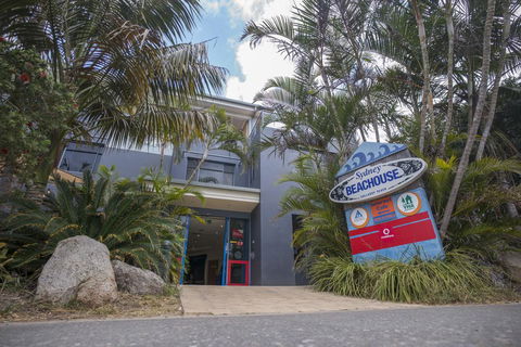Sydney Beachouse YHA - New South Wales Tourism  1