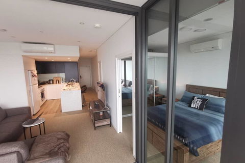 Sydney Olympic Park Luxury Apartment - New South Wales Tourism  0