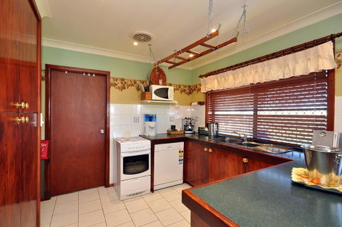 Talga Escape Rothbury With Pool And Views - New South Wales Tourism  2