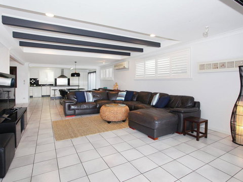 Tarcoola 49 - 4 BDRM Canal Home With Pool - New South Wales Tourism  1