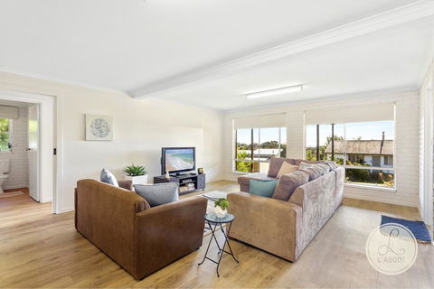TASSIE SEASIDE SERENITY - L'Abode Accommodation - New South Wales Tourism  1