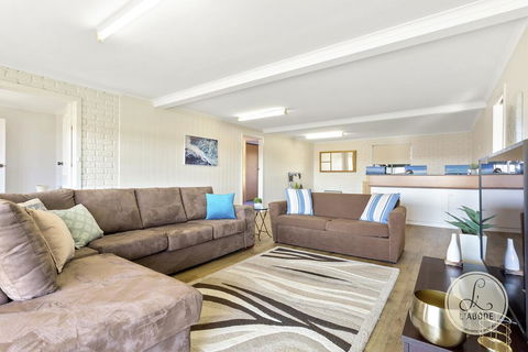 TASSIE SEASIDE SERENITY - L'Abode Accommodation - New South Wales Tourism  3