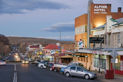 The Alpine Hotel - New South Wales Tourism  1