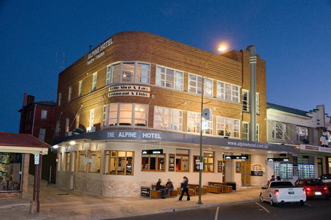 The Alpine Hotel - New South Wales Tourism  0