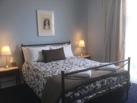The Bank Guesthouse Glen Innes - New South Wales Tourism  1