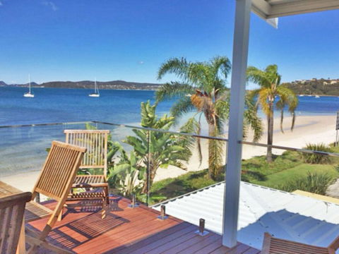 The Beach House' 169 Soldiers Point Road - Right On The Waterfront - New South Wales Tourism  3