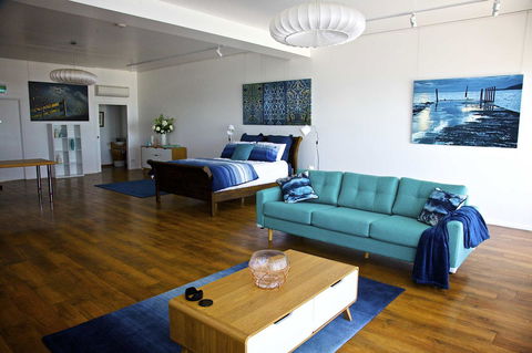 Penguin Beachfront Apartments - New South Wales Tourism  3