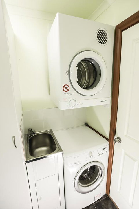 Larus Waterfront Cottage - New South Wales Tourism  11