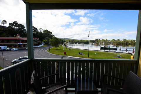 Strahan Village - New South Wales Tourism  21
