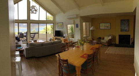 Freycinet Beach House - New South Wales Tourism  8