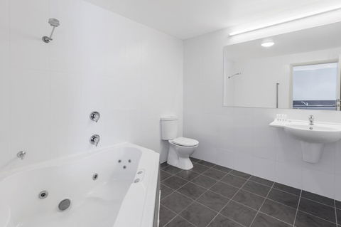 Travelodge Hotel Hobart Airport - New South Wales Tourism  11