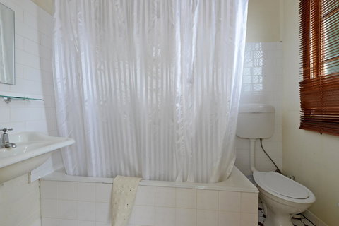 Edinburgh Gallery Bed & Breakfast - New South Wales Tourism  36