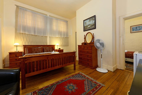 Edinburgh Gallery Bed & Breakfast - New South Wales Tourism  14