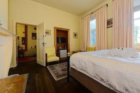 Edinburgh Gallery Bed & Breakfast - New South Wales Tourism  23