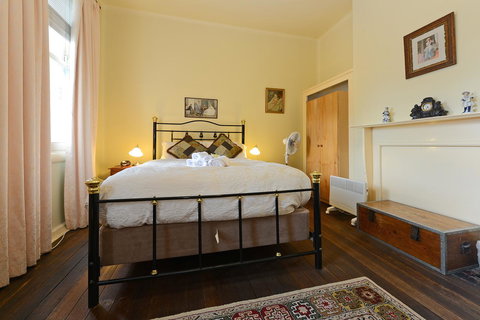 Edinburgh Gallery Bed & Breakfast - New South Wales Tourism  24