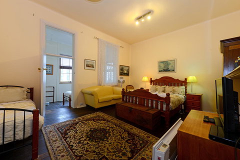 Edinburgh Gallery Bed & Breakfast - New South Wales Tourism  38