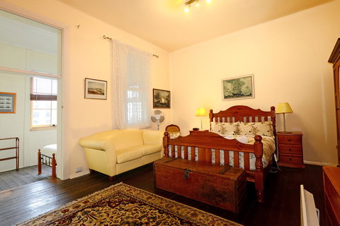 Edinburgh Gallery Bed & Breakfast - New South Wales Tourism  34