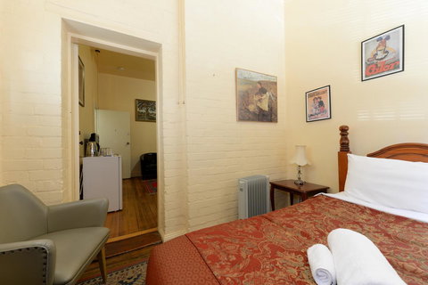 Edinburgh Gallery Bed & Breakfast - New South Wales Tourism  13