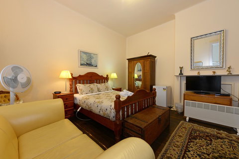 Edinburgh Gallery Bed & Breakfast - New South Wales Tourism  41