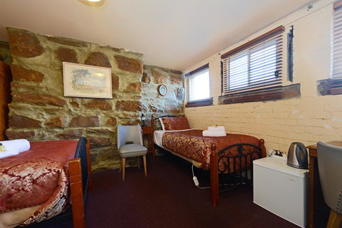 Edinburgh Gallery Bed & Breakfast - New South Wales Tourism  9