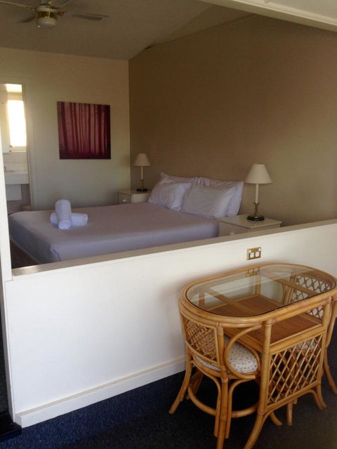 Abel Tasman Airport Motor Inn - New South Wales Tourism  9