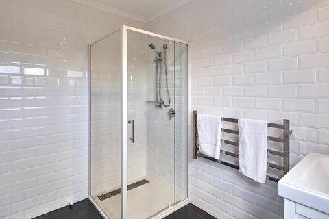 DOLPHIN LOOKOUT COTTAGE - Amazing Views Of The Bay Of Fires - New South Wales Tourism  3