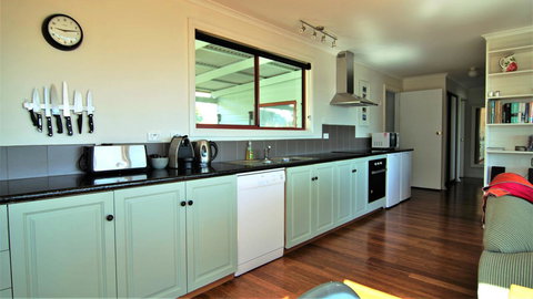 DOLPHIN LOOKOUT COTTAGE - Amazing Views Of The Bay Of Fires - New South Wales Tourism  5