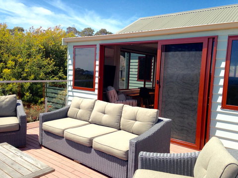 DOLPHIN LOOKOUT COTTAGE - Amazing Views Of The Bay Of Fires - New South Wales Tourism  4