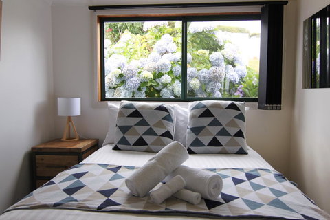 DOLPHIN LOOKOUT COTTAGE - Amazing Views Of The Bay Of Fires - New South Wales Tourism  6
